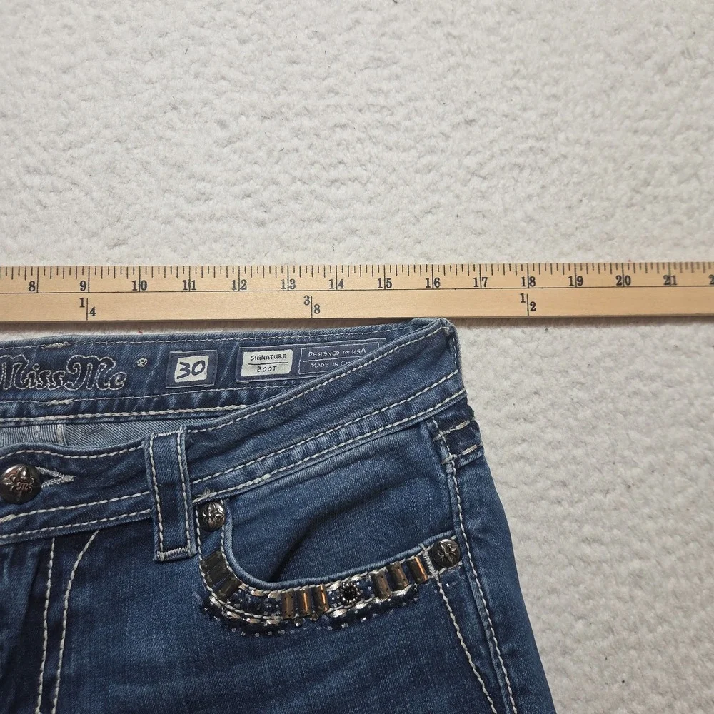 Miss me jeans Size 30 Signature Mid Rise Boot Cut Medium Wash Embroidered